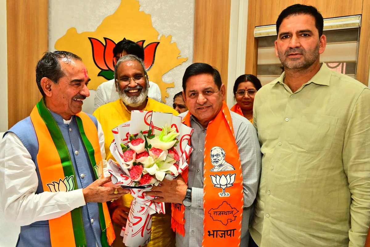 rajendrabhamboo's tweet photo. पश्चिम बंगाल, असम व पुदुचेरी में भारतीय जनता पार्टी की ऐतिहासिक जीत के उपलक्ष्य में प्रदेश भाजपा कार्यालय पहुंचकर प्रदेश अध्यक्ष श्री मदन राठौड़ जी से मुलाकात की और उन्हें हार्दिक बधाई एवं शुभकामनाएं दीं।

@madanrrathore @BJP4Rajasthan https://t.co/XvlAY7MT9l