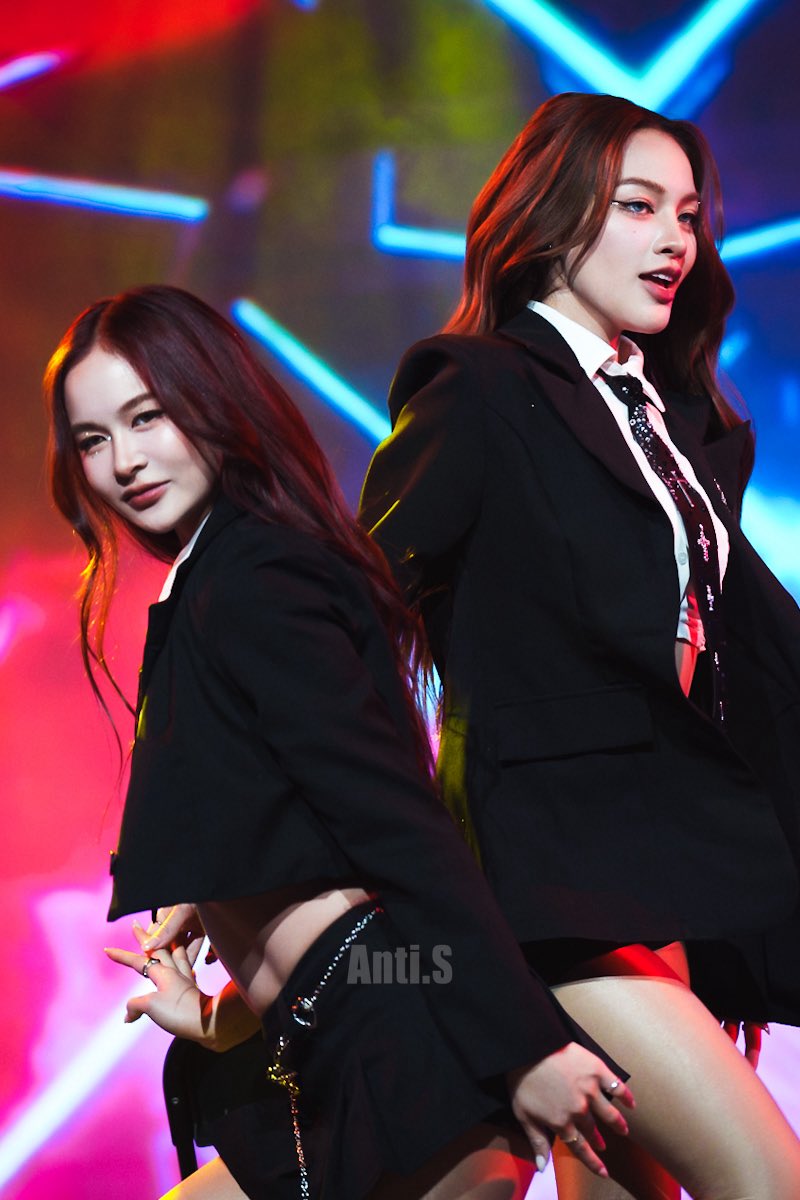 AS_AntiS's tweet photo. 26.05.02 Tk Nur in TAIPEI – A Queen’s Time，A Sweet Night
好鍾意呢個造型☺️☺️

🚫Re-edit &amp; commercial use
🚫禁商用刪改水印‼️

TKNUR QUEEN TIME SWEET NIGHT

#TKNur1stFanMeetinginTaipei
#TKNur
#TKphinyanech #nurdesoraya https://t.co/OKBOLR7kQC
