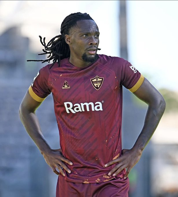 TaPhuras's tweet photo. Dear Olisah Nda

Remember the ff:
1. They chose Xoki over you
2. They chose Sibisi over you
3. Made you mix madubula for muthi
4. Made you collect eggs for muthi
5. Made you carry sea salt for muthi
6. Made you hide muthi in your dreads during games
7. Lost your place in the national team bcz of them