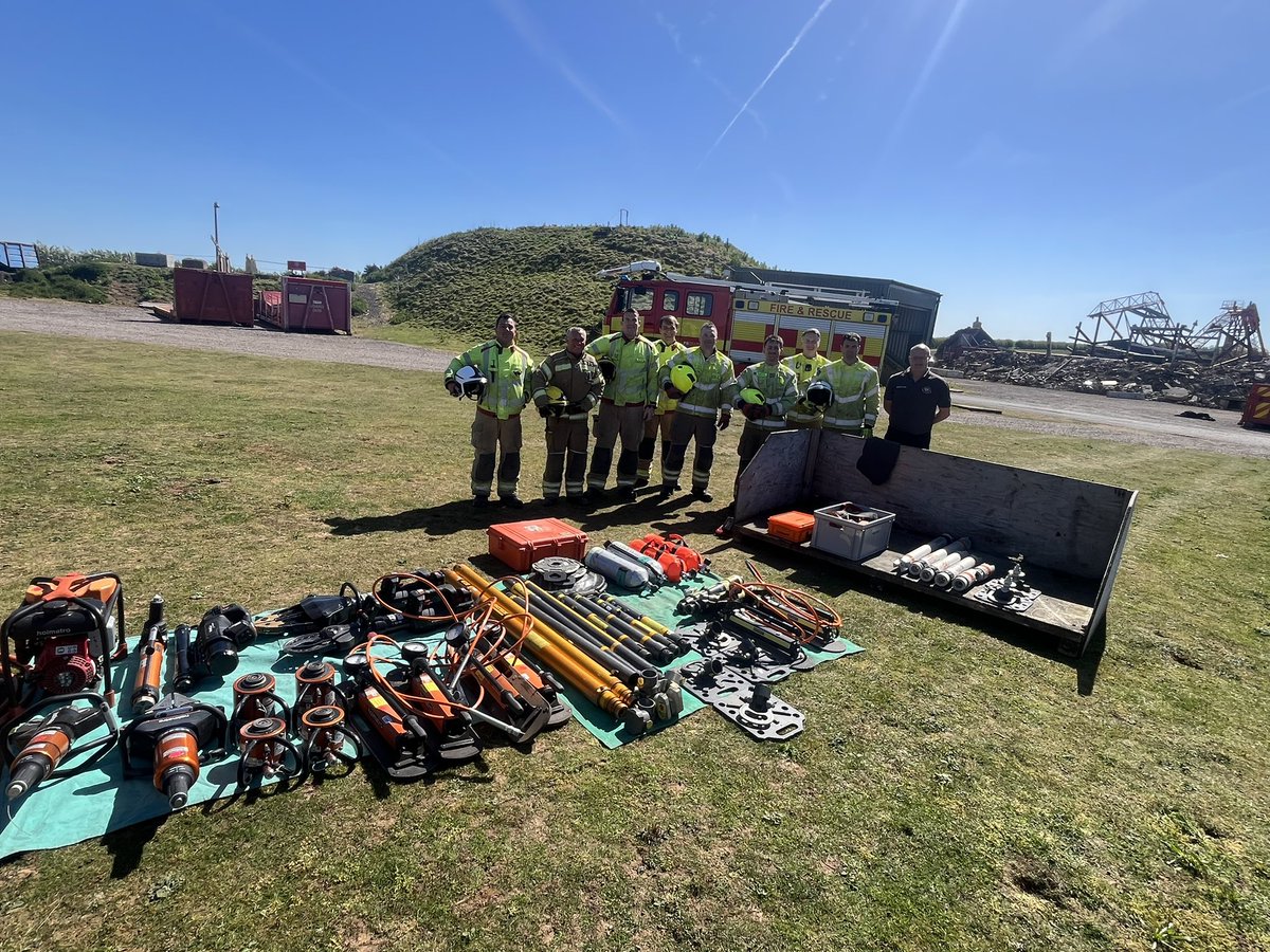 GLTechRescue's tweet photo. 🔥Final day for the GLTR HRI course students
Some good new HRI’s returning to their FRS’s.

Thanks to the team at Waddington, Chris at Burrows, Instructors Jonathan Scully and Grant Smith for their help. 

Thanks to the equipment suppliers Colin/Rich👍

Well done all 👏 https://t.co/evr1KOhO1O