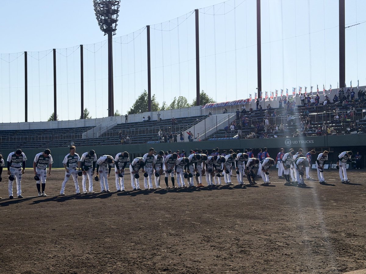 tochigi_gb's tweet photo. 【試合終了】埼玉武蔵HB 3 - 6 栃木GB
立ちあがり点を取られるも流れを渡さなかった投手陣👏👏👏
ヒット、犠牲フライ、スクイズと多様な攻撃で攻め、逆転勝ち‼️
本日も応援ありがとうございました😊
#栃木ゴールデンブレーブス
#10周年
#ONEHEART10th
#BCLASICO https://t.co/L0JPcHZI0w