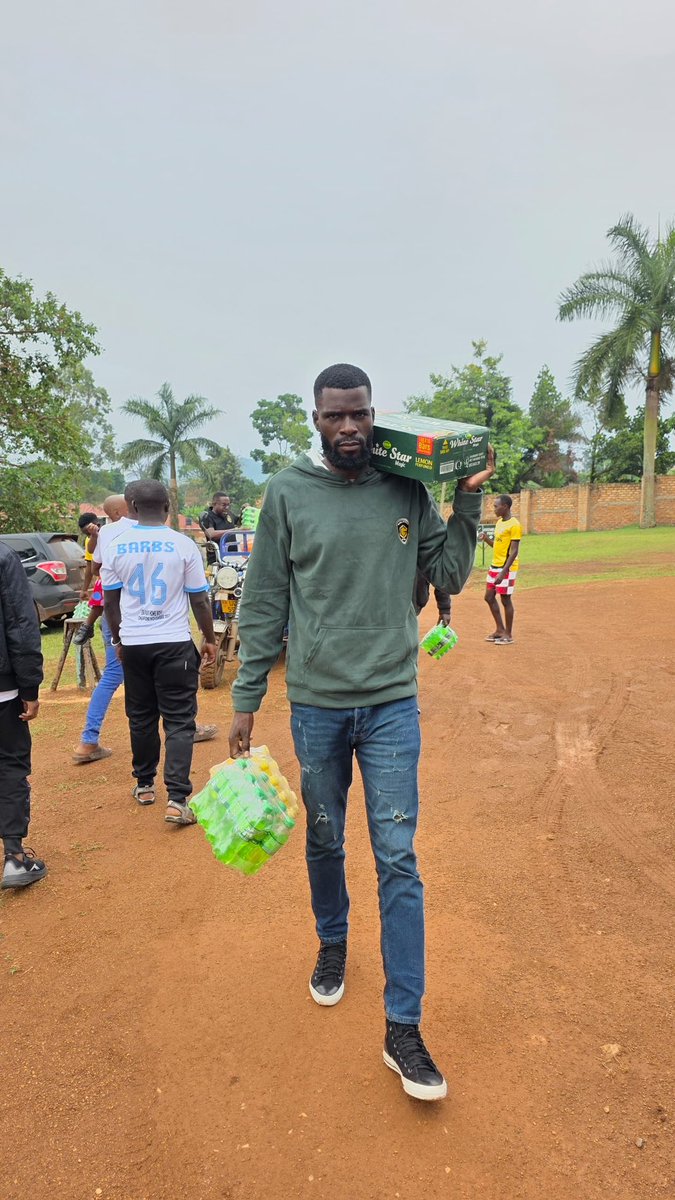 GlobalGuardia's tweet photo. Today we celebrate our dear Captian and our midfielder General @Hakiza07 and our very tough and hard defender Ojok. May this new year come with a lot of money, opportunities and success. May you God keep you healthy and fit. Happy birthday Guardians 🎂🎂⚽️ https://t.co/5swThHgOgC