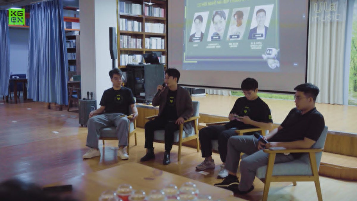 Brightlight2708's tweet photo. Extremely grateful to KGEN for the invitation to speak at the panel on AI for university students. It was truly inspiring to connect with such enthusiastic and high-energy students!

Can't wait to see the next #KGENVietnamOffline https://t.co/A6ECCz7Rlc