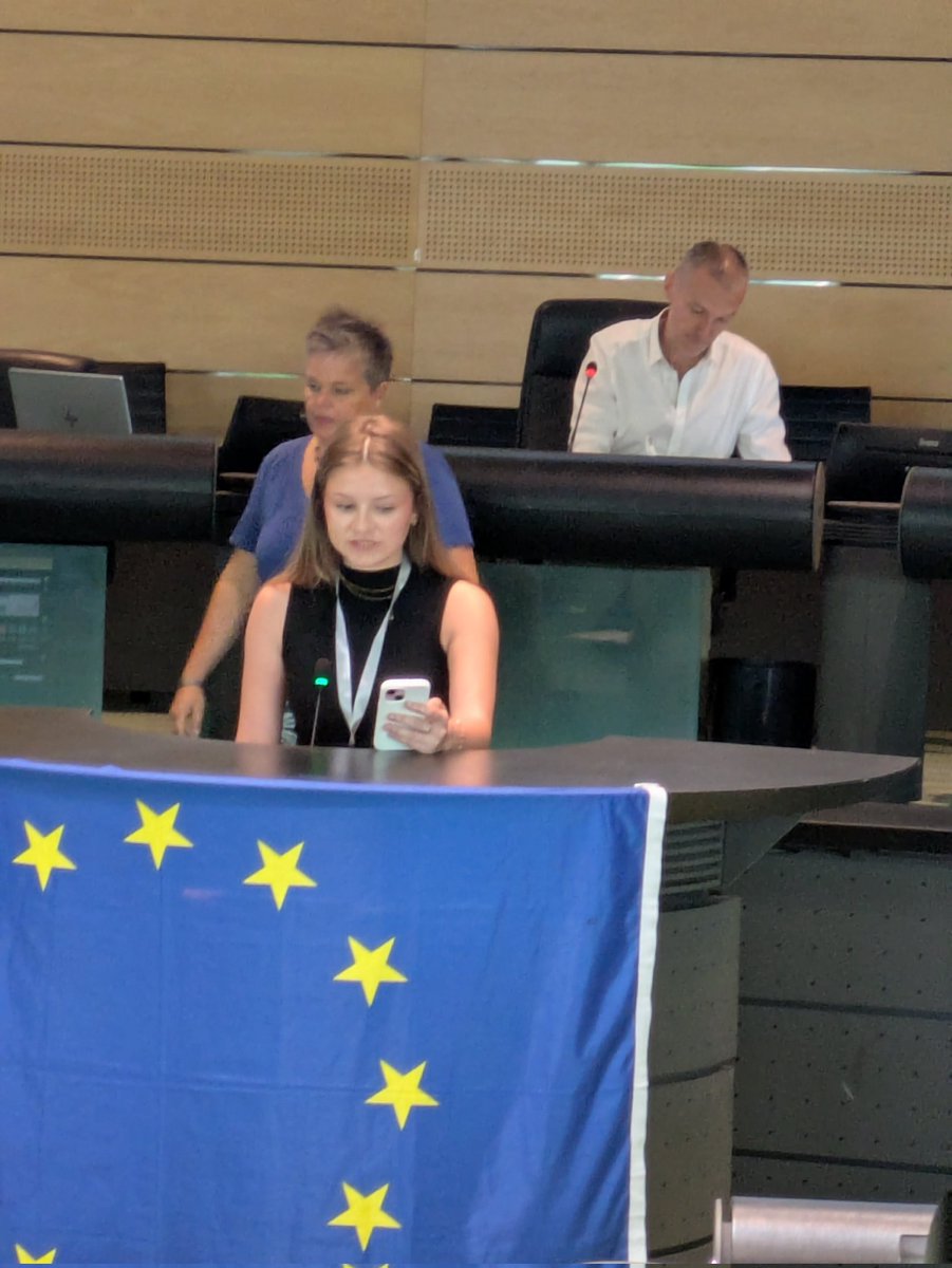 LyceeBalagne's tweet photo. Dans la peau d'un Eurodéputé !
Les élèves de premiére Spécialité SES se sont glissés dans la peau de députés européens lors d'un jeu de rôle immersif sur le fonctionnement du Parlement Européen.
Bravo à tous pour leur implication !
@accorse @DSDEN2B https://t.co/kFA4qPZcQ8