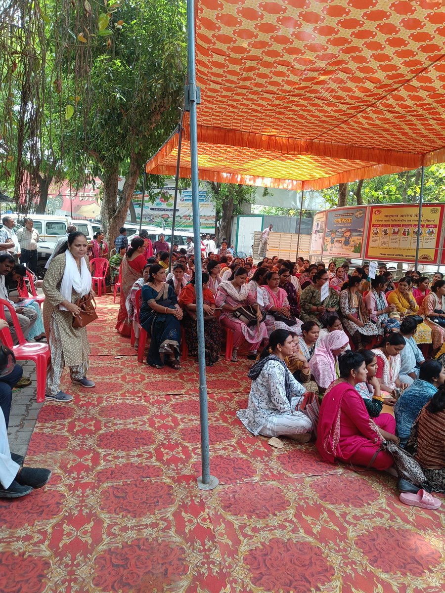 RamKrip49104302's tweet photo. भ्रष्टाचार में लिप्त प्रयागराज सी,एम ,ओ ,और सोराव के अधीक्षक के खिलाफ अनिश्चितकाल धरना प्रदर्शन मातृ शिशु महिला कर्मचारी संघ
@PryjDhs
@CMOfficeUP 
@DM_PRAYAGRAJ 
@myogiadityanath 
@shubhankrmishra 
@DainikBhaskar https://t.co/j2DUUflC8v