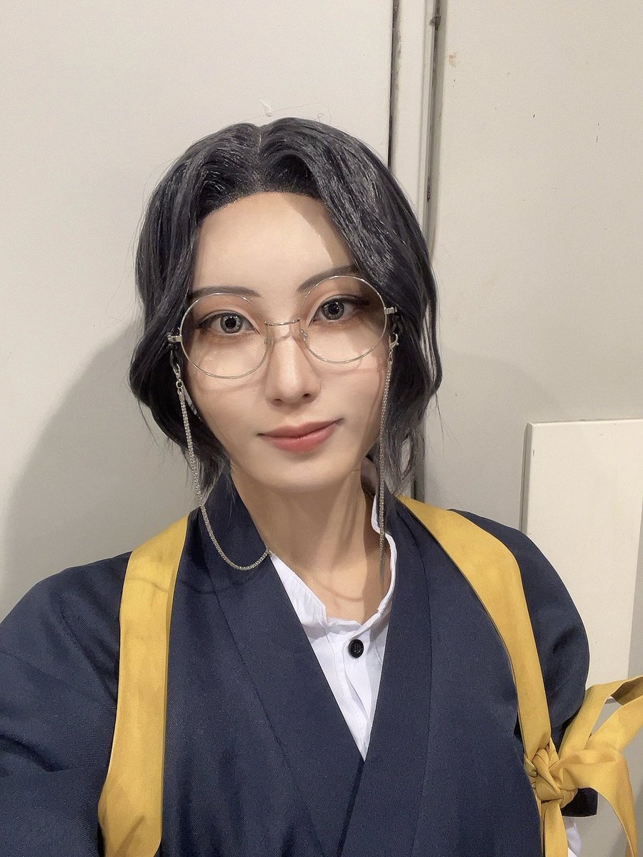 bil　5/5東1き29b売り子👓 tweet media