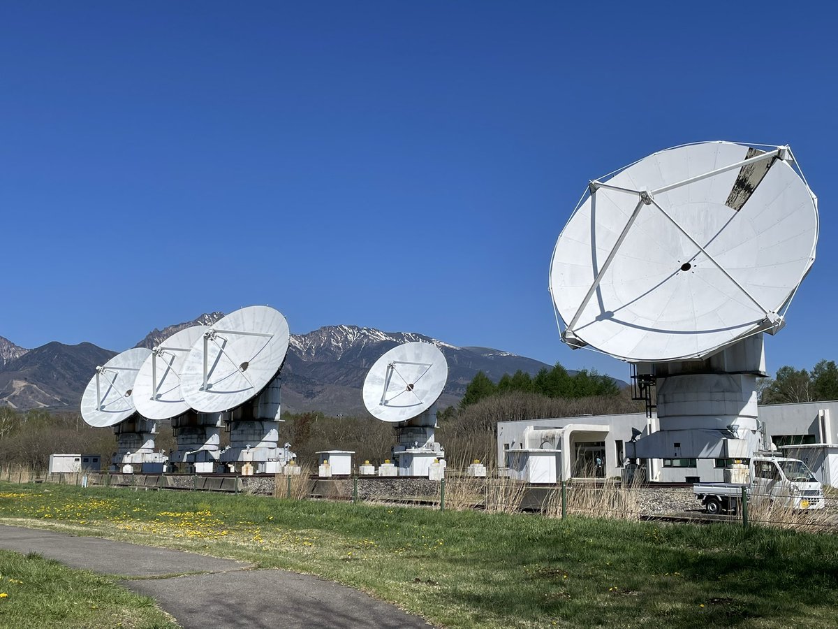 usarin810's tweet photo. 昨年のコナン映画「隻眼の残像」の聖地
📡国立天文台野辺山📡
パラボナアンテナが想像以上に大きくて大迫力（ ☉ω☉）
ツアーでは所長さんに楽しく案内してもらい、映画に出てくるシーンも合わせて見ることができていい思い出になりました✨
コナンくんな所長さんはSNS載せてOKでした(๑´∀｀)σ https://t.co/TxQ0h1U0Bt