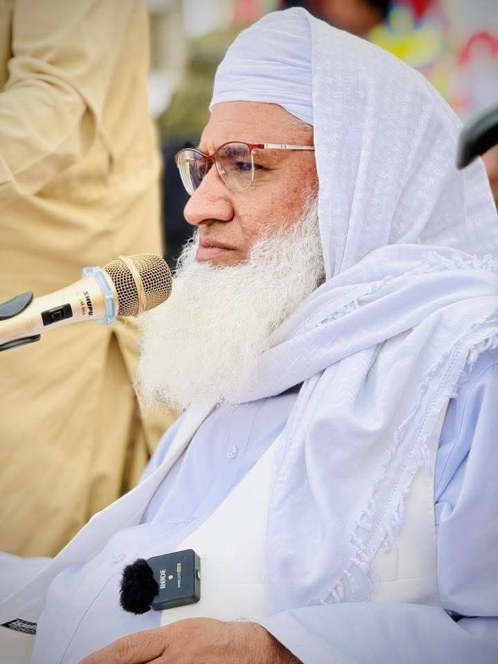 #افغان حکومت نے پختونخوا کے ممتاز شیخ الحدیث مولانا محمد ادریس صاحب کی شہادت پر گہرے رنج و غم کا اظہار کرتے ہوئے اس حملے کی شدید الفاظ میں مذمت کی ہے۔ 
پیغام میں کہا گیا ہے کہ علماء کرام کو نشانہ بنانا اسلام اور علم کے دشمنوں کا کام ہے اور شیخ صاحب کی رحلت پوری اسلامی دنیا اور
