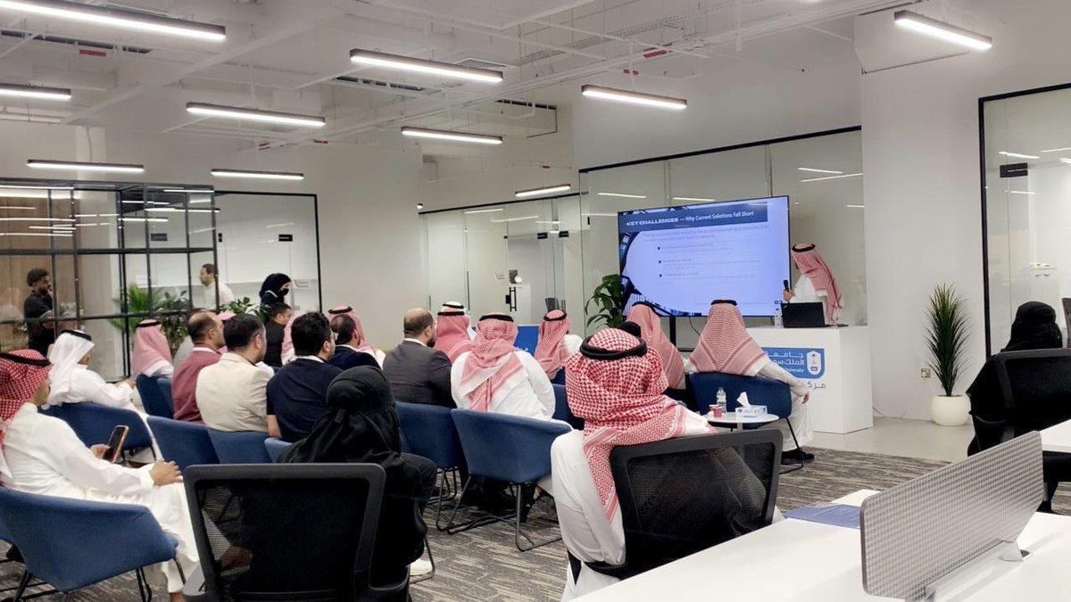 ei_ksu's tweet photo. #يحدث_الآن 

انطلاق أعمال فعالية CORE CONCRETE 360 بحضور نخبة من رواد الصناعة وسط مشاركة واسعة من كبرى الشركات العالمية والمحلية، وبحضور مميز من المبتكرين والخبراء المتخصصين في قطاع البناء والتشييد. تهدف الفعالية إلى استعراض أحدث الحلول الابتكارية وتبادل الخبرات بين المهتمين بالمجال.

#معهد_ريادة_الاعمال 
#مركز_الابتكار