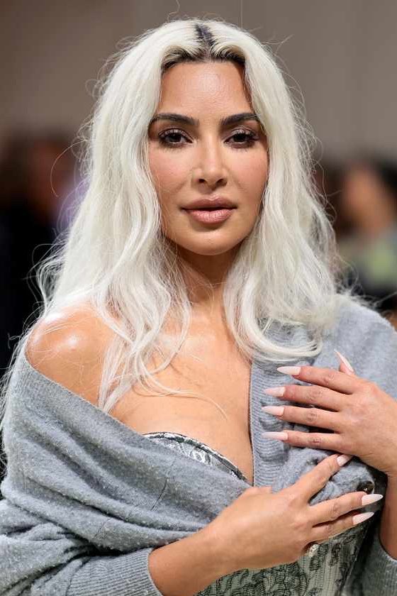 dorindadeadly's tweet photo. Obsessed with Kim Kardashians dedication to dying her hair blonde for the Met Gala https://t.co/5QcmiKq5SJ