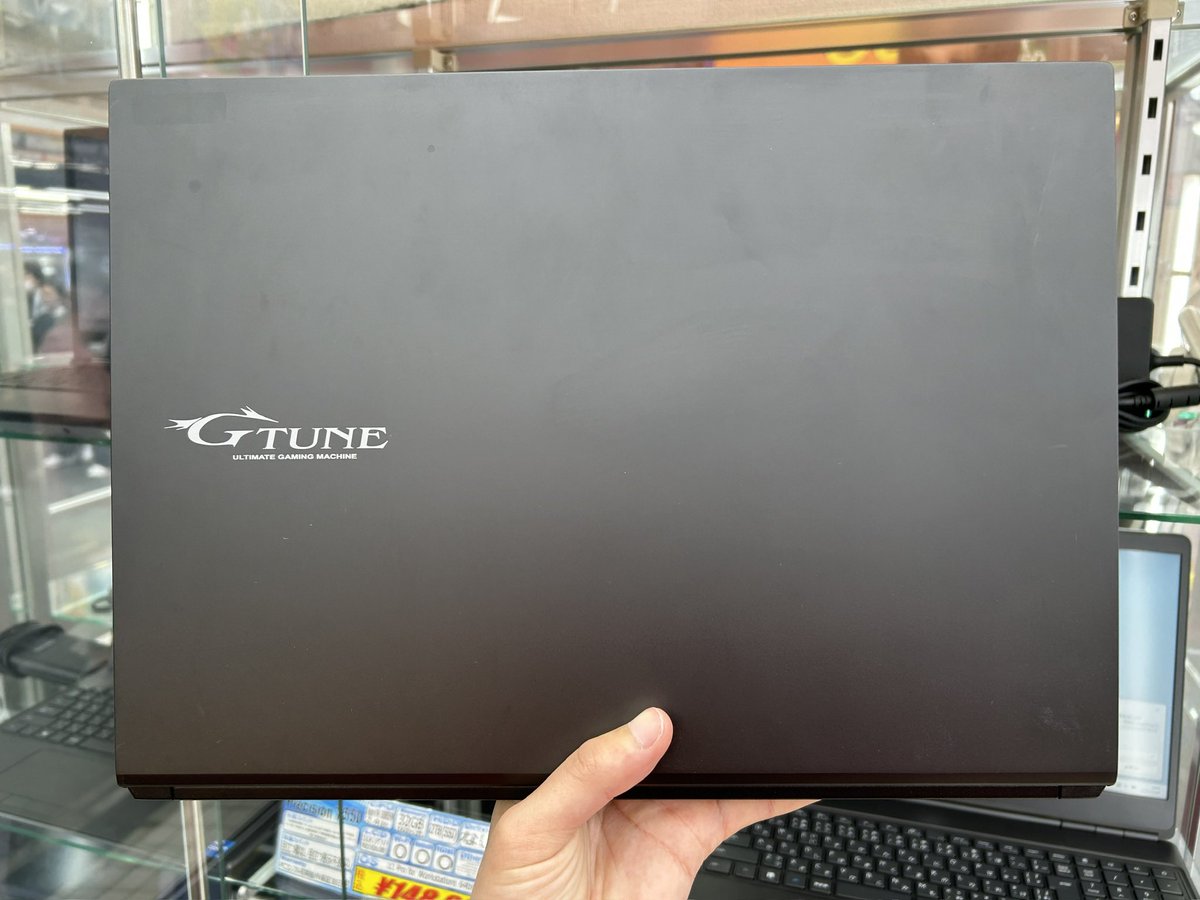 PCcomfullAKB4's tweet photo. GWのゲーミングノート入荷!
2024年のG-Tuneフラッグシップモデル!
言わずもがなの超高性能CPU✨
GeForce RTX 4080(12GB)は、デスク用RTX 3080に匹敵!!
現行ゲームの動作、高リフレッシュレートでのFPS!
高解像度の動画や画像の編集にも!!
展示品限り!
#mousecomputer #gtune #rtx4080 https://t.co/6i8sZTryH2