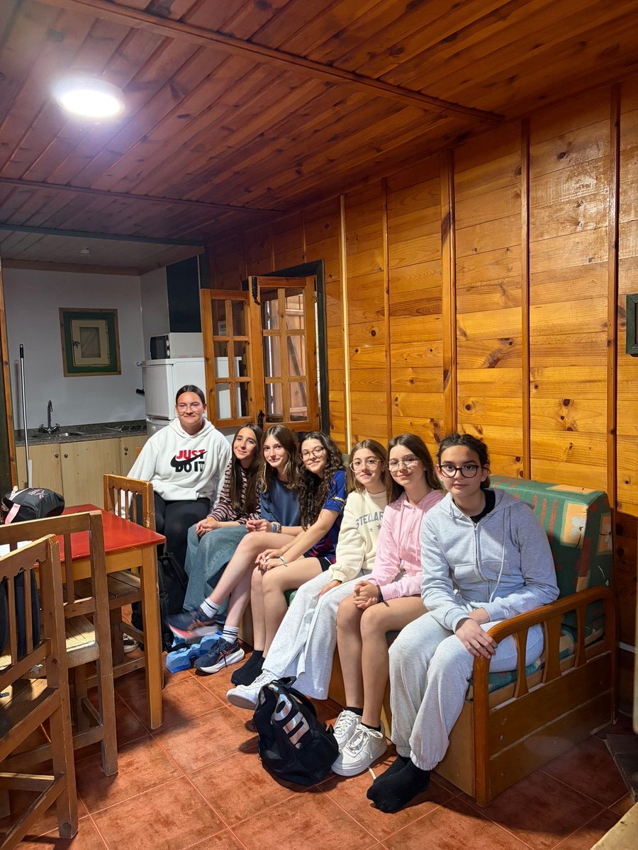 INMERSIÓN LINGÜÍSTICA DE 1ºESO EN RIOPAR
Ayer antes de la realización de las últimas actividades y cena…situados ya en sus habitaciones!!