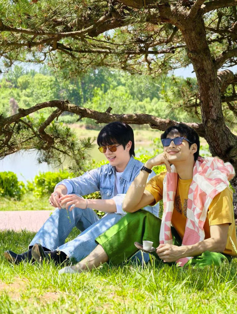 ohmyeevee_'s tweet photo. ✨ in another universe, in this very moment 🍃

#yesthisisanedit #리얼아님 https://t.co/hNR6qMl5E8