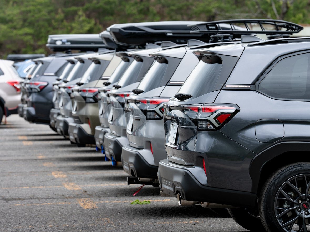 a_yakoo58's tweet photo. Forester Meeting in Fukui 🦖
@forester_meet 

無事に終了しました！ ご参加いただいた皆さま
本当にありがとうございました。

全国各地から福井まで
お越しいただきありがとうございます。

今回、100台以上のフォレスターが
集まることができて圧巻の光景でした。

約1年間手伝ってくれた レンシィさん、しげおさん
@BRM0206real 
@sigeo07683441  本当にありがとうございました🙇‍♀️ 2人のおかげで無事開催することができました。

終わってしまうと寂しさもありますが
みなさんのオフ会の投稿を見るたびに
開催してよかったなと思いました🥹

そして、数え切れないくらいの
たくさんのメンション・ハッシュタグなど本当ありがとうございます。
しばらくはみなさんの写真や動画を
見て思い出に浸ろうかなと思います。

【会場】
 ・JAM福井勝山マウンテンリゾート 様

【協賛メーカー(順不同）】
 ・AVO 様 ・SYMS 様 ・AQUA 様 ・PROVA 様 ・山本洗車 様 ・名もなき 様 ・リベラル 様 ・槌屋ヤック 様 ・FJ CRAFT 様 ・伊の蔵レザー 様 ・ゼロスポーツ 様 ・56 ONE MAKER 様 ・オートプロデュースA3 様 ・JAM福井勝山マウンテンリゾート 様

【サポーター】
 ・亀田和毅 様

今回のオフ会開催にあたり
たくさんの企業様にご協力・ご協賛をいただきました。

この場を借りて、改めて御礼申し上げます。
本当にありがとうございました。

#福井フォレスターミーティング