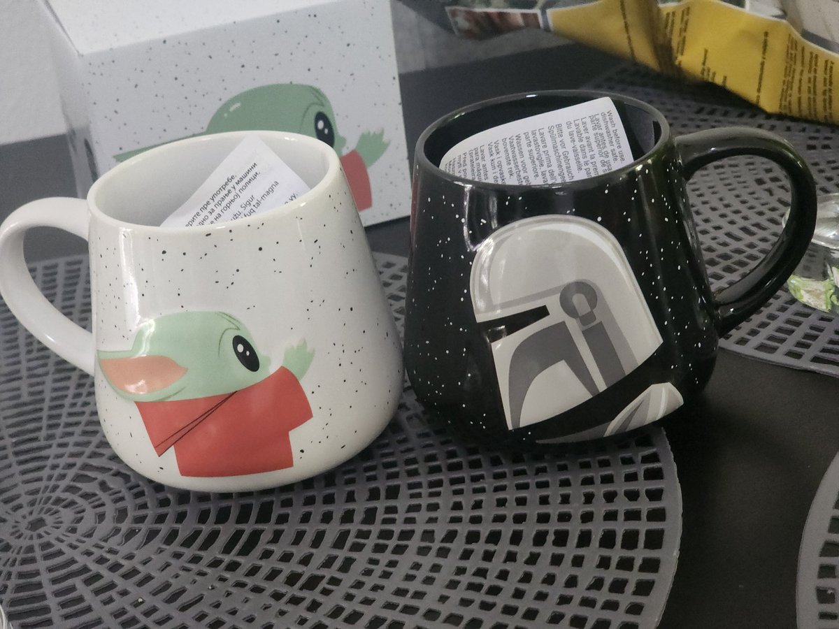 Hyena_Muffin's tweet photo. I go to BK just for the coffee cups i love mandalorian but i'm not fan of star wars, anyways love this love Mando is my fav character.♡♡
#Bugerking #StarWars #Mandalorian https://t.co/fgi3v5J3Cq