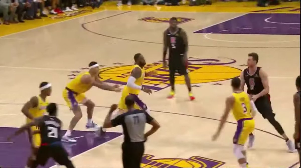 That time when Kuzma was tired of their fake polarized media manufactured king standing around doing absolutely nothing.. 😂