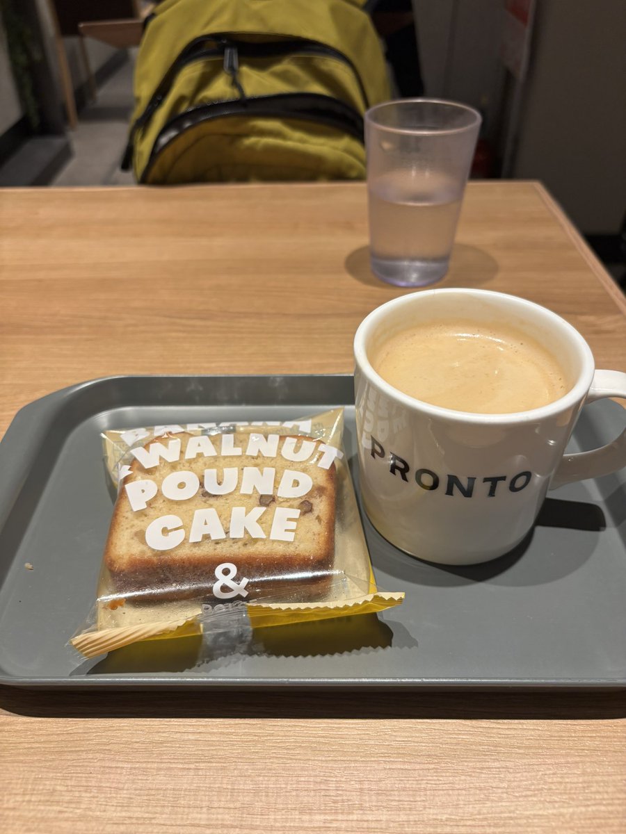 narazuki's tweet photo. 今日のご褒美
#バナナくるみパウンドケーキ #PRONT https://t.co/2vlQd2iVcX