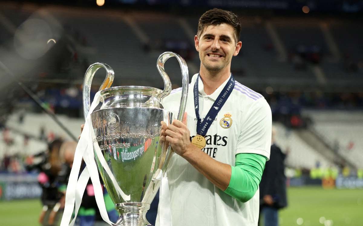 VxooKidd's tweet photo. @ElChubbyTv es lo más cerca que ha estado, ahora despues de la época de messi y cristiano es más probable que lo gane un arquero, pero el hecho de que estos 3 no tengan uno lo hará muy complicado https://t.co/bDFOl32q2D
