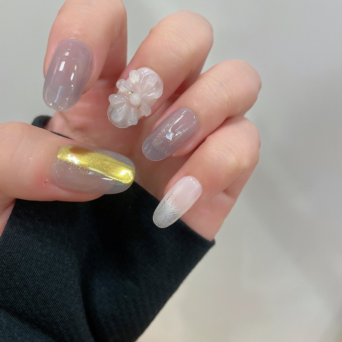 cosme_MK's tweet photo. 久しぶりにネイルチップつけてる！！
ダイソーのネイル粘着グミだけど、今のところ取れてない！！このまま取れなかったら今度遊びに行く時も使う！！ https://t.co/xgQbawtYYL