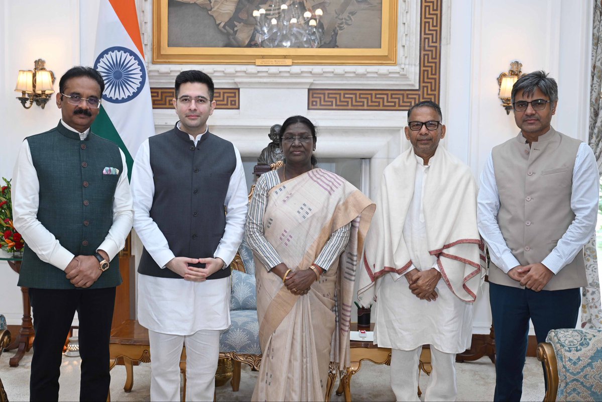 राघव चड्डा बीजेपी के लिए लक्की है।
उनके पार्टी आते ही भाजपा ने बंगाल और असम जीत लिया।
लगता है अब अगला नंबर उत्तरप्रदेश का होगा।
ज्योतिरादित्य सिंधिया बीजेपी के लिए अभी तक लक्की साबित नहीं हो पाए है।
.
<a href="/8PMnoCM/">राजस्थानी ट्वीट</a>
<a href="/Rajsthanikaka/">राजस्थानी काका 💪🙏</a>
<a href="/Prabhu0Kaseru/">राहगीर</a>
#WestBengalElectionResult2026
#CMVijay