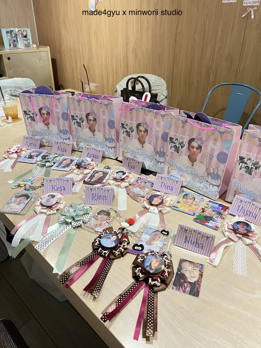 minworiistudio's tweet photo. hii all, kita open collaboration untuk rosette workshop yaa>< kalau ada event bday, diy community, kpop, event cafe bisa bgt adain rosette making.. 

crafting with friends sound fun right! please dm us for more yaa🤍🤍

these are our latest event with made4gyu https://t.co/6Fla3puSPr