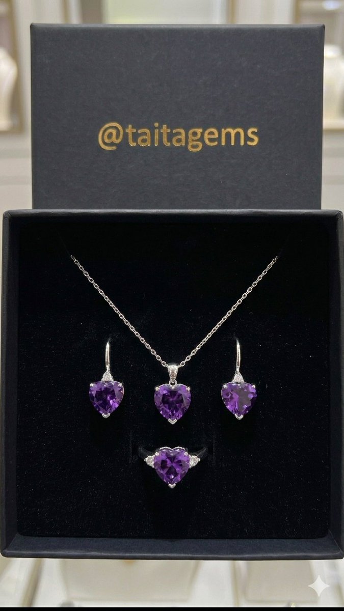 RealEyeconic's tweet image. Timeless elegance in every detail 💚
Handcrafted gemstone pieces by Taitagems available at Nairobi Safari Art Gallery &amp;amp; Curios
#Gemstones #Jewelry #Nairobi