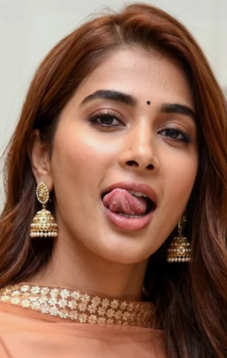 seraphinatweet's tweet image. You won’t believe how Pooja Hegde nailed this look! 😍✨ #StyleGoals
