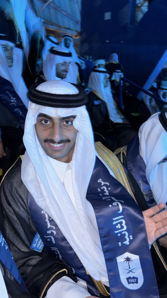 un_tt4's tweet photo. وما توفيقي إلا بالله..

الحمدلله الذي يسّر البدايات وأكمل النهايات وبلّغنا الغايات.. الحمدلله على التمام 💙🎓
2026 May 4 https://t.co/eRuBOOgKRx