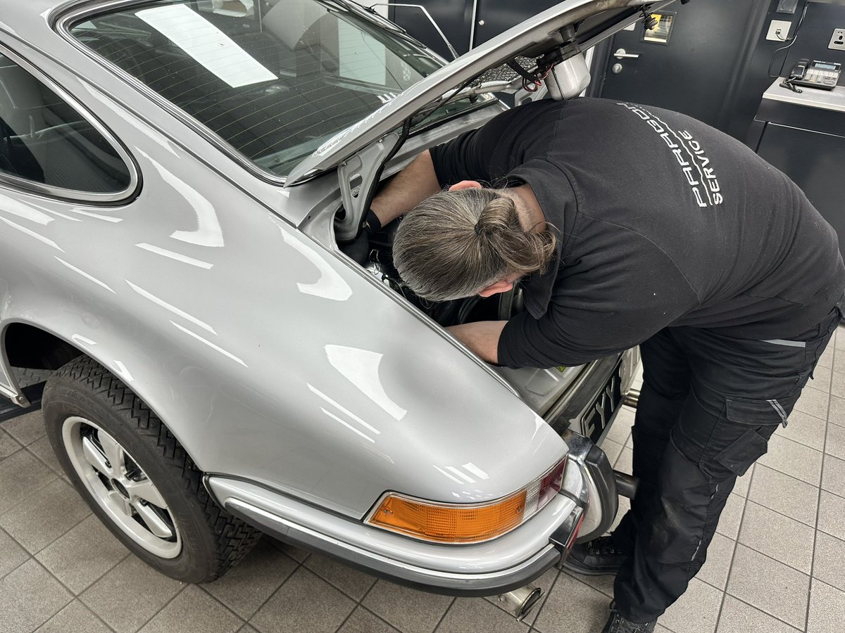 ParagonPorsche's tweet image. Paragon Today: #tuesday 🔵

Date: Tuesday 5th of May 2026
Weather: Overcast    
Temp: High of 15ºC

#Paragon #Porsche #showroom #service