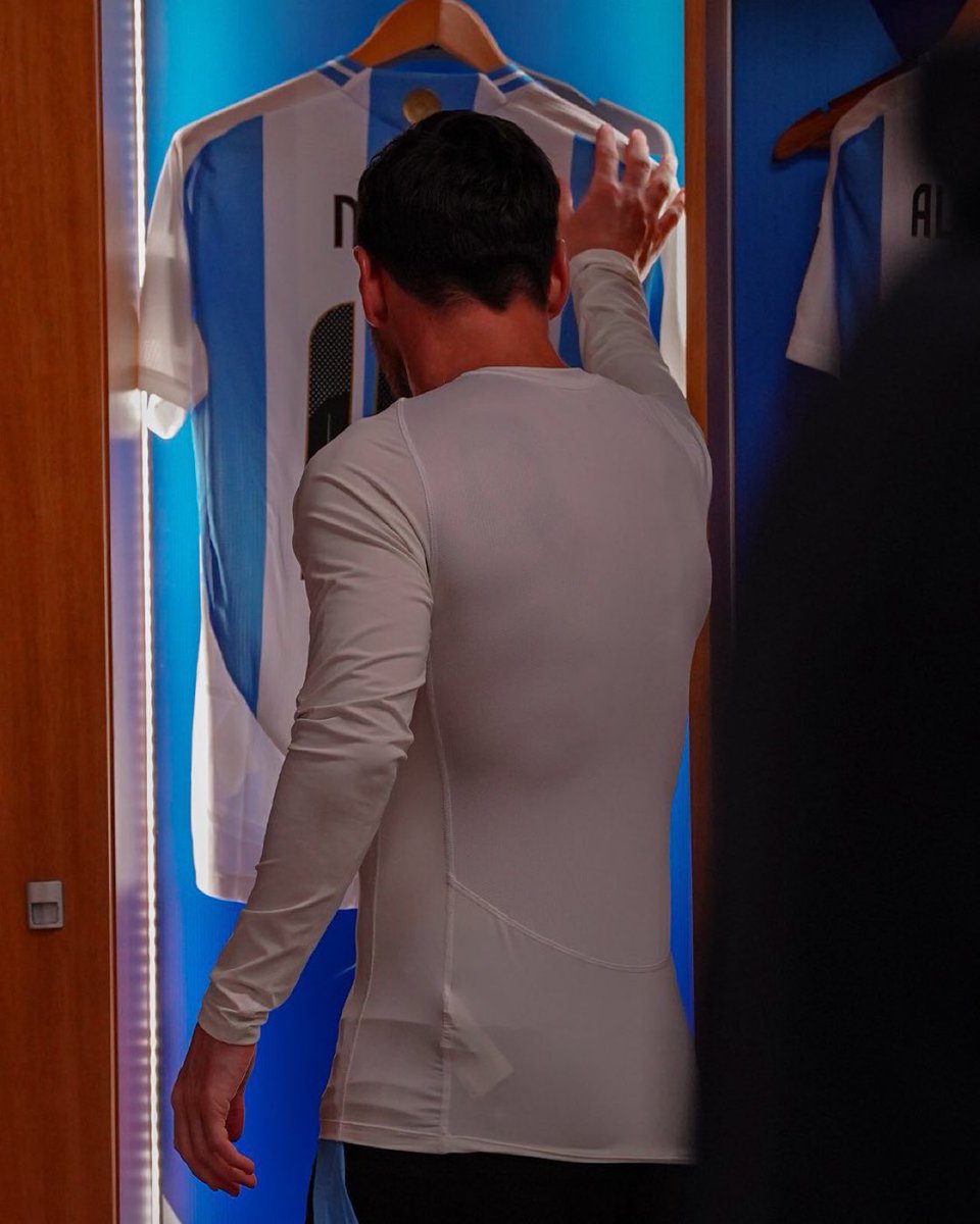 This feels like a superhero about to put on his suit 🥶