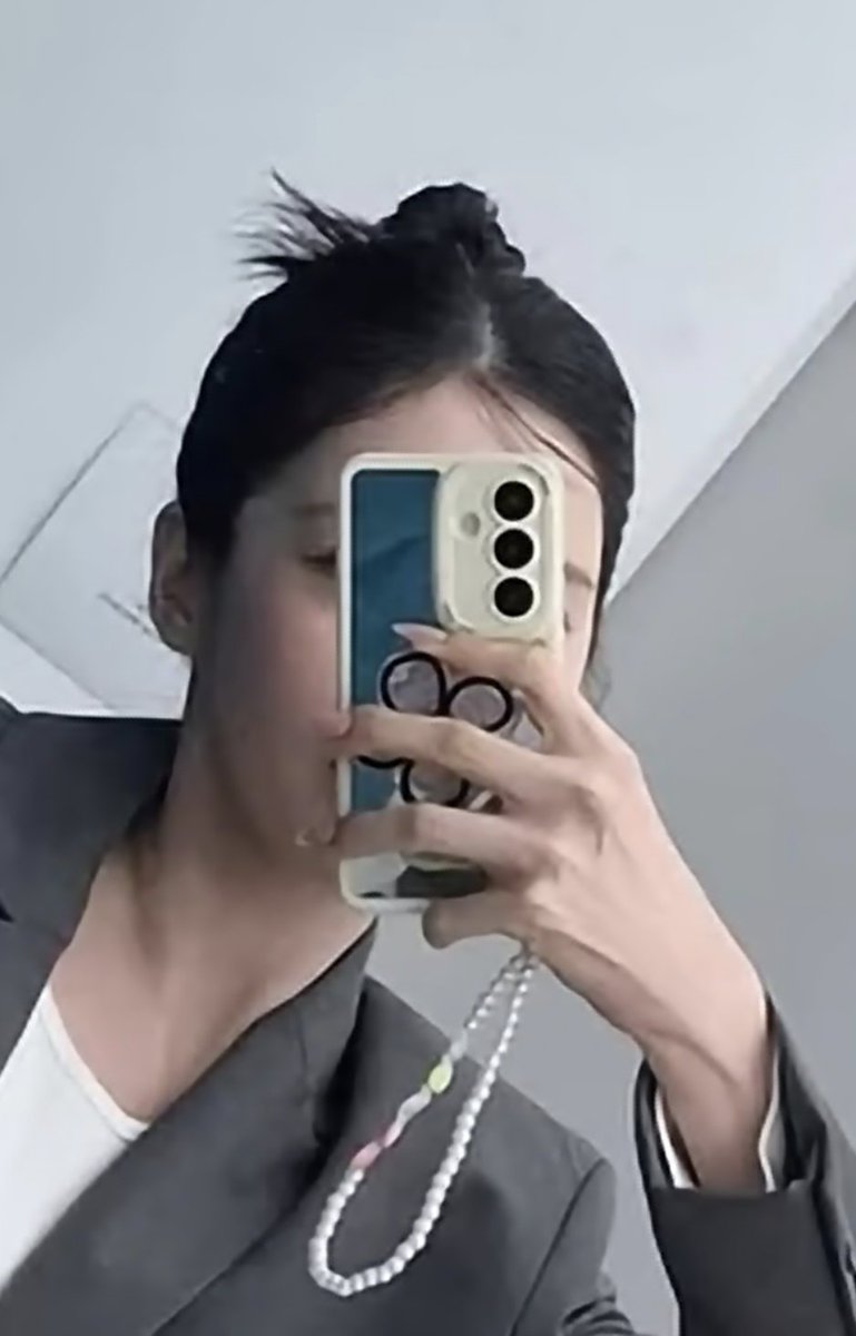 Berbba's tweet photo. 갤럭시 s26 ? https://t.co/IPcdTNDtyQ