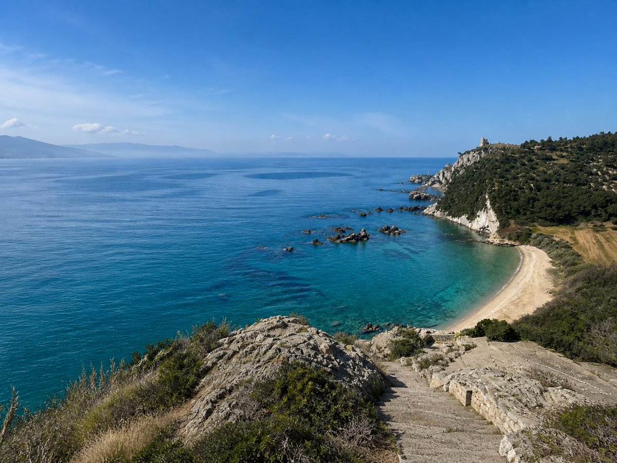 kho_nrw's tweet photo. Ein Blick aufs Meer.
Wie klein doch Sorgen werden,
wenn man Weite zulässt…🌿
#Meer #Küste #Natur #Weite #Landschaft #Horizont #achtsamkeit #Italien https://t.co/KOtP15yQi2