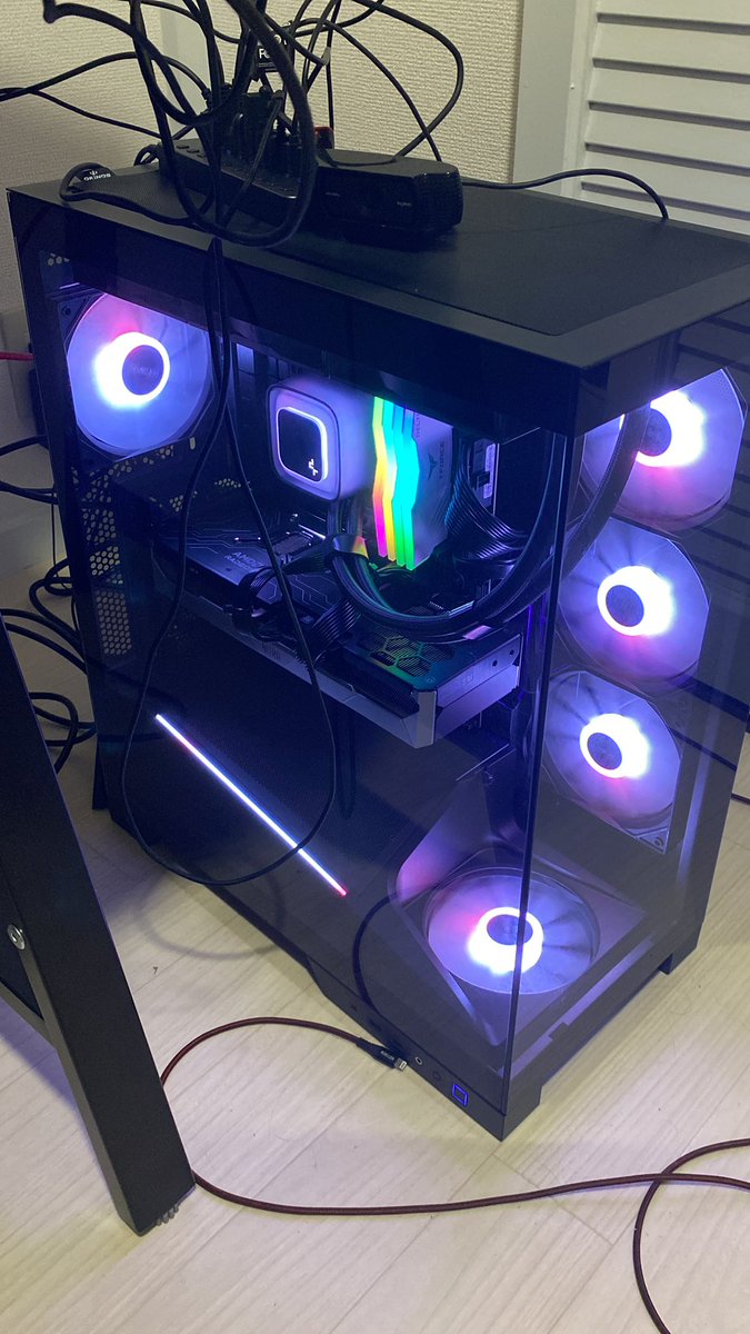 Help1ngHans's tweet photo. @VincentGoitortu Here, the video above was when I first moved in. Now I have my streaming/gaming set up all done 😁 https://t.co/npxD8RkFxY