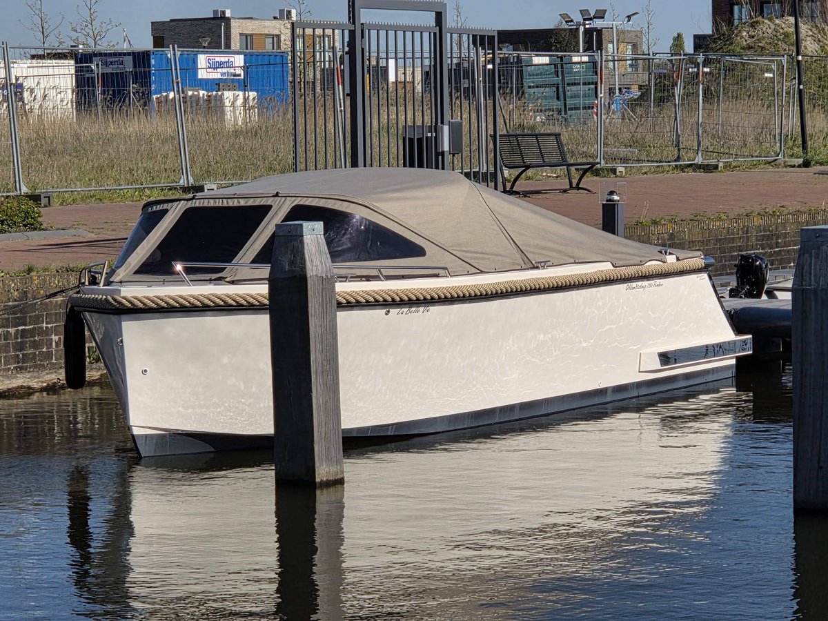ReindersBoten's tweet photo. Inmiddels afgeleverd #Oldambtsloep 730 #Tender crème/crème, Silvertex DeLuxe bekleding geruit Otono, Finteak vloer/zwemplateau/voordek, Buiskap Tweed Avena en afgebouwd met #Honda BF60.
#sloepen #sloepenentenders #Oldambt #Beerta #Blauwestad #Arsenaal #Havenkwartier #labellevie https://t.co/1FdivcRW9d
