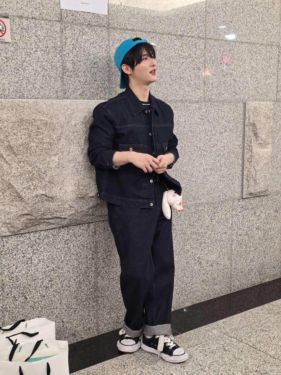 웁바 tweet media