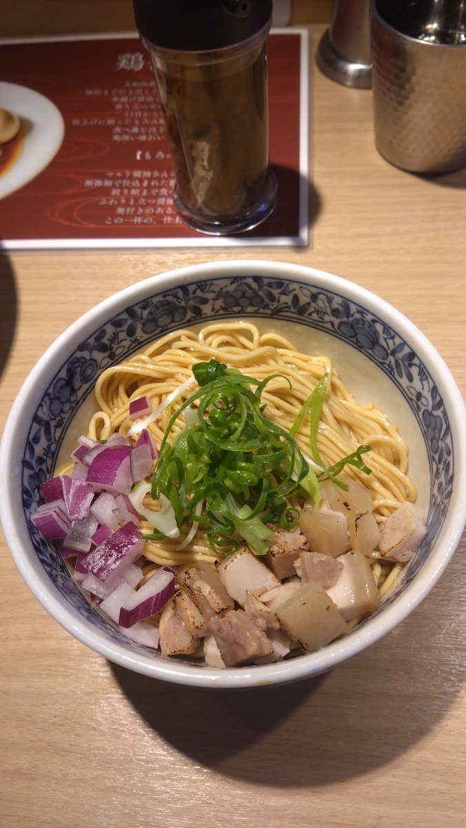 今日のお昼は、松虫の交差点にあるRamen Works鶏祐さんへ!!清湯(醤油)と和え麺を食べましたが、めちゃウマです♪ちなみに白湯(塩)も少し食べましたが、久しぶりの感動でした!!また行こっと♪