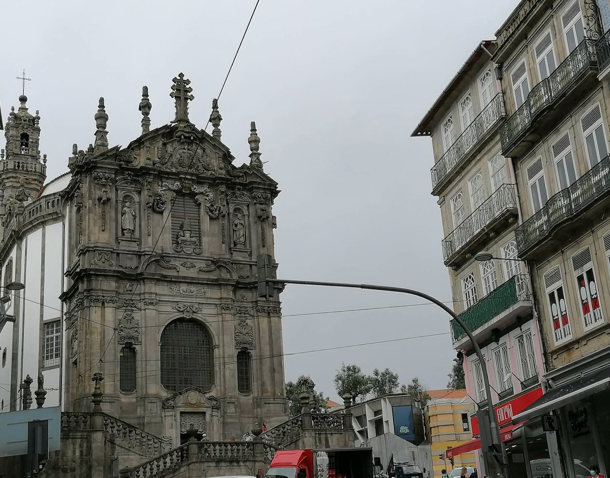 skymanuelima's tweet image. A Igreja e Torre dos Clérigos (século XVIII) é um notável conjunto arquitetónico situado na cidade do Porto, Portugal, sendo considerado o cartão-postal dessa cidade. É considerada a obra + emblemática de Nasoni. #Igreja_dos_Clérigos #Porto #travelphotography #viagens #visitPorto