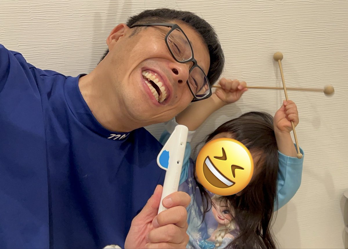 ドラゴンズ、勝った～！！！

写真は昨夜、子メカ👶🏻とメガネ👓が燃えよドラゴンズを歌っているところ🎤

今日も👓が帰ってきたら、2人で歌うんだろうなぁ。
