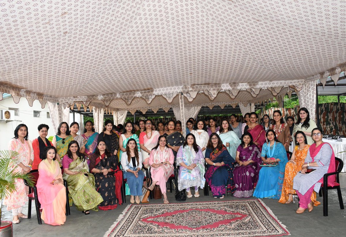 OfficialAwwa's tweet image. #WeCare #Motivate_Facilitate_Empower
#Spreading_Smiles_Happiness

An inspiring session on entrepreneurship for budding #AWWA_Entrepreneurs was conducted at #Udhampur Military Station, facilitated by #FICCI FLO Jammu Kashmir and Ladakh. The initiative aimed to promote