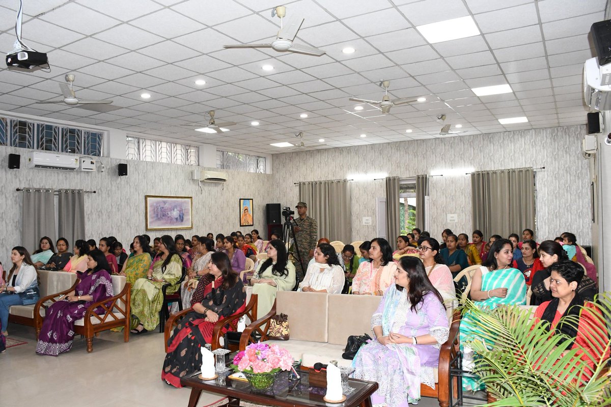 OfficialAwwa's tweet image. #WeCare #Motivate_Facilitate_Empower
#Spreading_Smiles_Happiness

An inspiring session on entrepreneurship for budding #AWWA_Entrepreneurs was conducted at #Udhampur Military Station, facilitated by #FICCI FLO Jammu Kashmir and Ladakh. The initiative aimed to promote