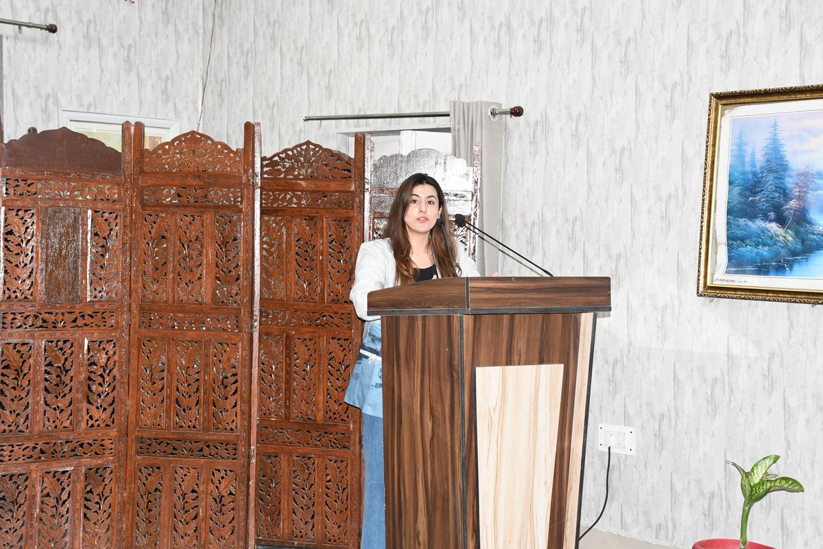 OfficialAwwa's tweet image. #WeCare #Motivate_Facilitate_Empower
#Spreading_Smiles_Happiness

An inspiring session on entrepreneurship for budding #AWWA_Entrepreneurs was conducted at #Udhampur Military Station, facilitated by #FICCI FLO Jammu Kashmir and Ladakh. The initiative aimed to promote