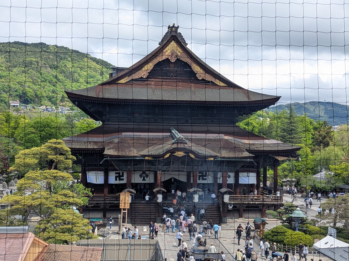 junchichis's tweet photo. 義母にひかれて善光寺へ。運転は自分ですがおまいりのきっかけを作ってくれました。 https://t.co/OYl9xME9Le
