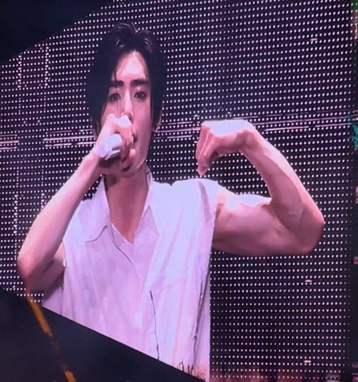seventhenhypen's tweet image. Buffhoon my king! Haters #staymad 
Some people be hating on anything and everything.