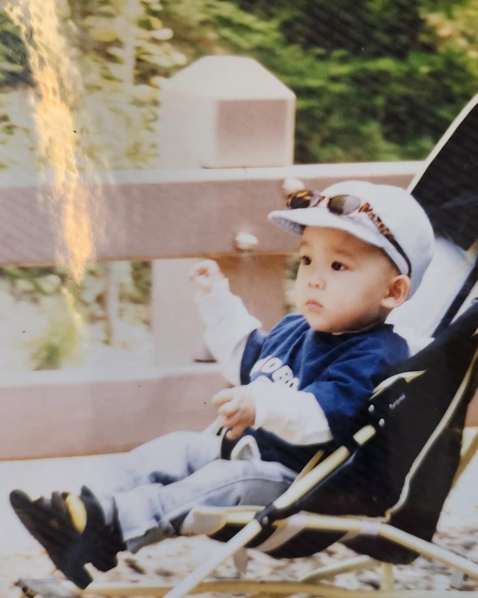 Yunxho's tweet photo. When I was choosing which photos to upload for Children’s Day, I ended up spending a long time just sitting and scrolling through old memories. It’s funny because back then, little Yunho probably had no idea what kind of future was waiting for him. https://t.co/Yehu9FI6Ov