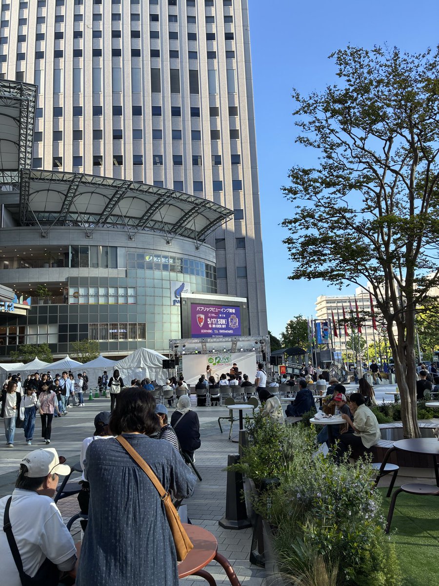 お目当てのasmiのステージを見ようと、ダッシュでチャリ漕いだが、間違ったっぽい
昼だったみたい
まあ天気良いし、良い運動になつたからイイか