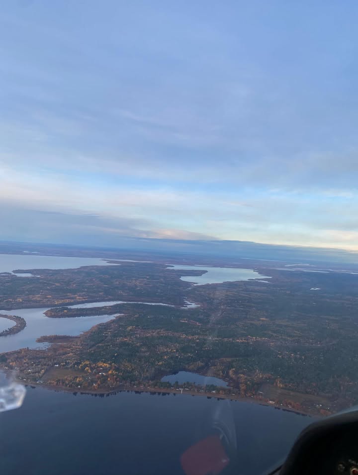 pilotsahra's tweet image. Just a quick preflight… and this view ✈️ #aviation #pilotlife #preflight #cockpitview #avgeek #空 #飛行機 #パイロット