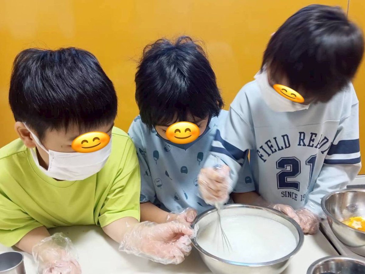 firstdream_02's tweet photo. 🧑‍🍳新堀教室🧑‍🍳
2026.5.5(火)
好きな果物🍊を選んで、こどもの日🎏にぴったりな「ボウルでゼリー」を作りました🙌
調理中の話し合いを楽しみながら🎶完成したゼリーを美味しくいただきました🙏

▽ファーストシーンドリームの詳細はこちら！
https://t.co/y2cIInJFgo

#放デイ #療育 #ボウルでゼリー https://t.co/pHQHUIplZO