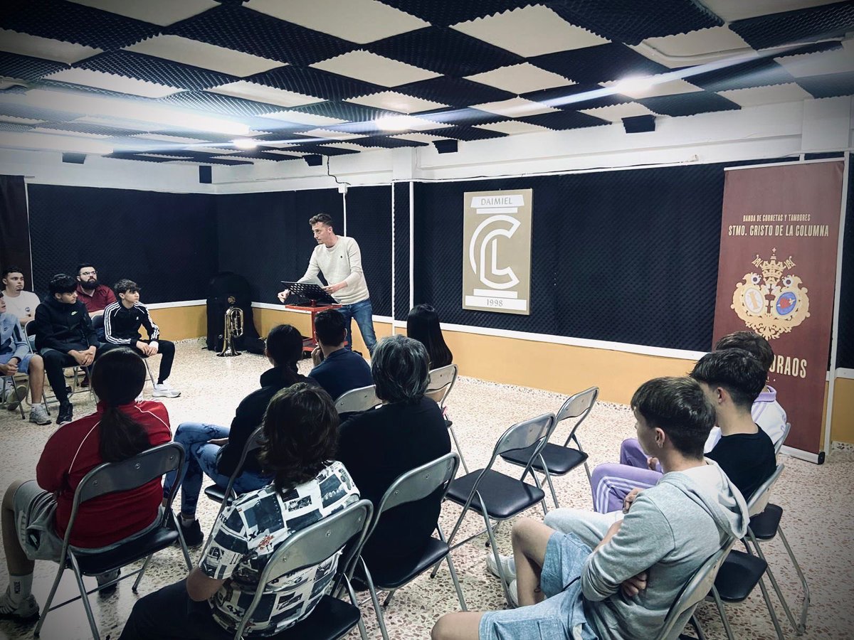 bandacoloraos's tweet photo. ESCUELA DE MÚSICA |

Ayer tuvo lugar la reunión informativa para los nuevos compañer@s que formarán parte de la Banda y de la Escuela de Música esta próxima temporada. 
A tod@s les damos la bienvenida y acompañamos en ese primer paso para pertenecer a la familia Colorá. https://t.co/0jjBtUmjFS