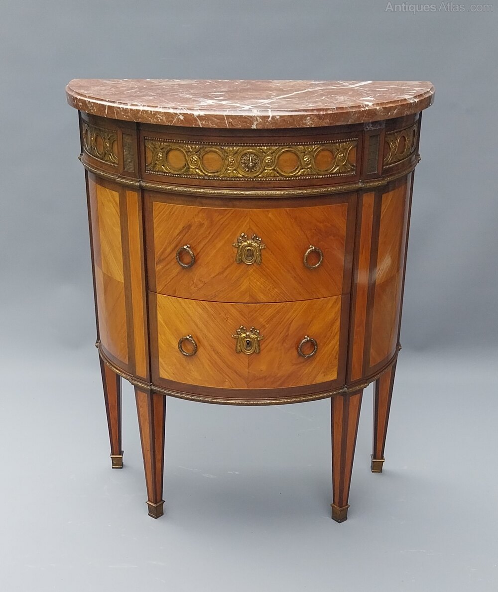 antiques_atlas's tweet image. For SALE on ✨Antiques Atlas ✨we have this
French Marble Top Chest of Drawers antiques-atlas.com/antique/french… 
From ✨ Andrew Lovatt ✨ #antique #antiques #antiquefurniture #antiquecabinet #antiquesidecabinet #antiquedemilune