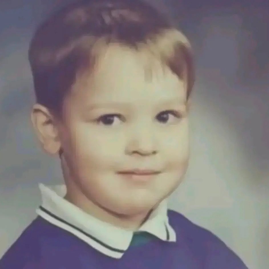 shadow_96_x's tweet image. He still has the same Cheeks 🥹